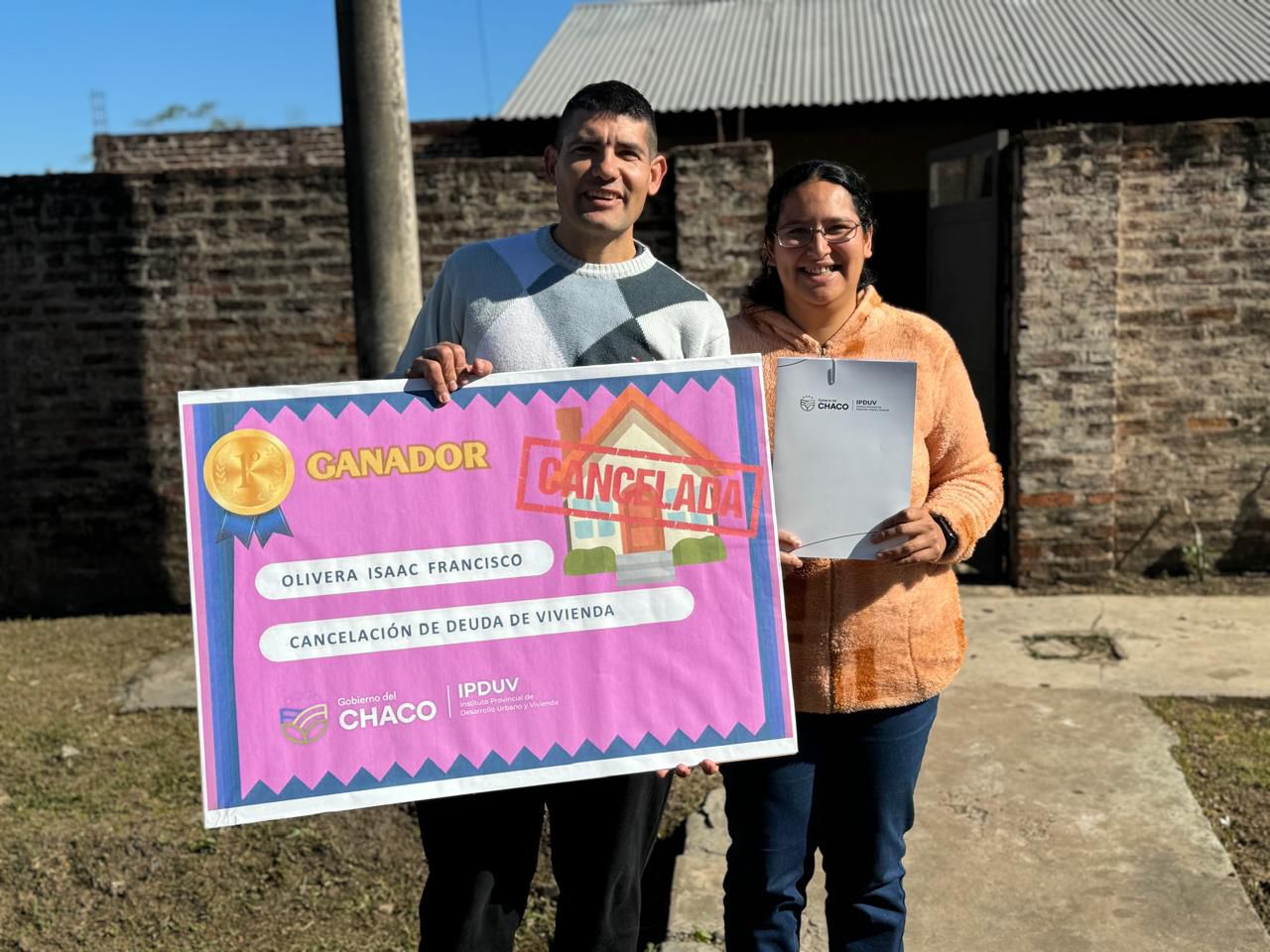 *EL GOBIERNO PROVINCIAL ENTREGÓ EL PREMIO DE CONDONACIÓN DE DEUDA A ISAAC OLIVERA, DE FONTANA*