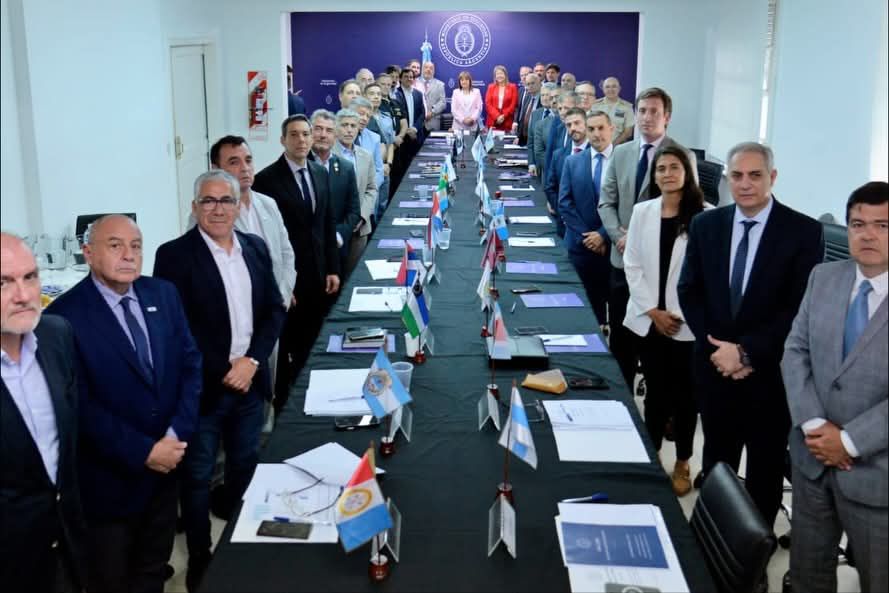 EL GOBERNADOR ZDERO JUNTO A PERSONAS CON DISCAPACIDAD COMPARTIERON UN ESPACIO DE DIÁLOGO, EN EL MARCO DEL 3 DE DICIEMBRE