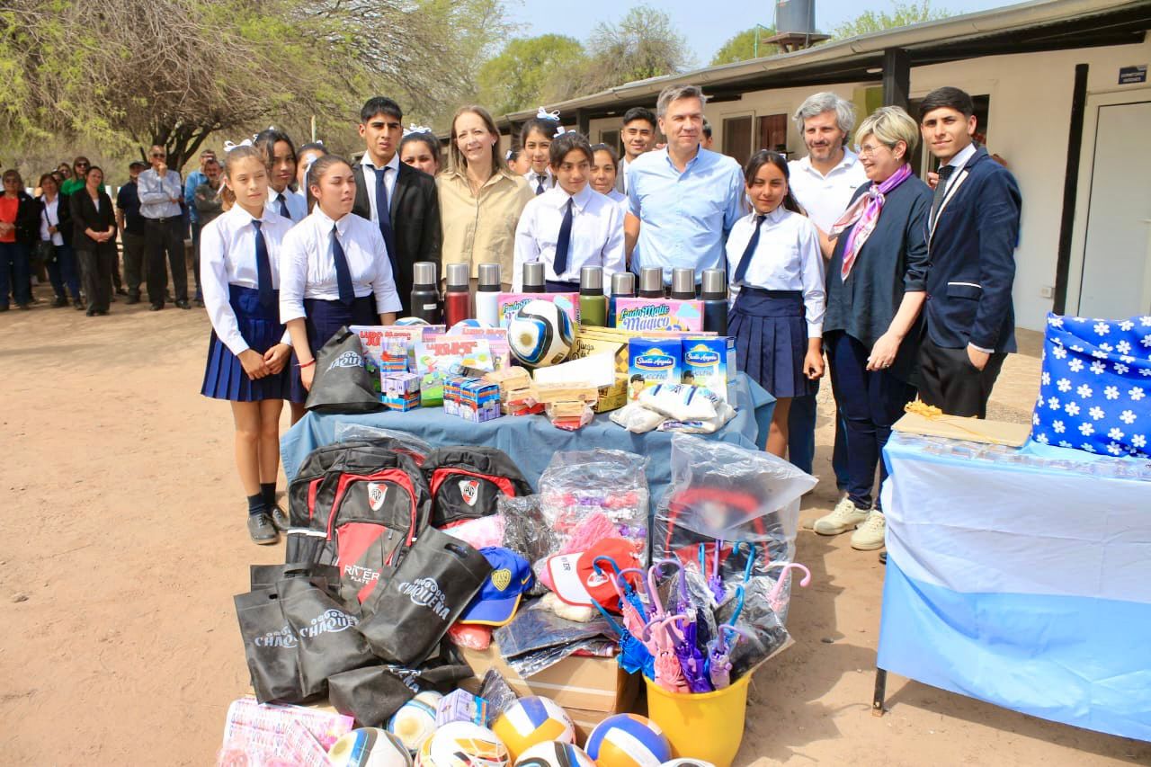 TACO POZO: EL GOBERNADOR ZDERO ACOMPAÑÓ “UNA ESCUELA DIFERENTE”, UN PROYECTO EDUCATIVO INNOVADOR EN EL PARAJE OJO DE AGUA