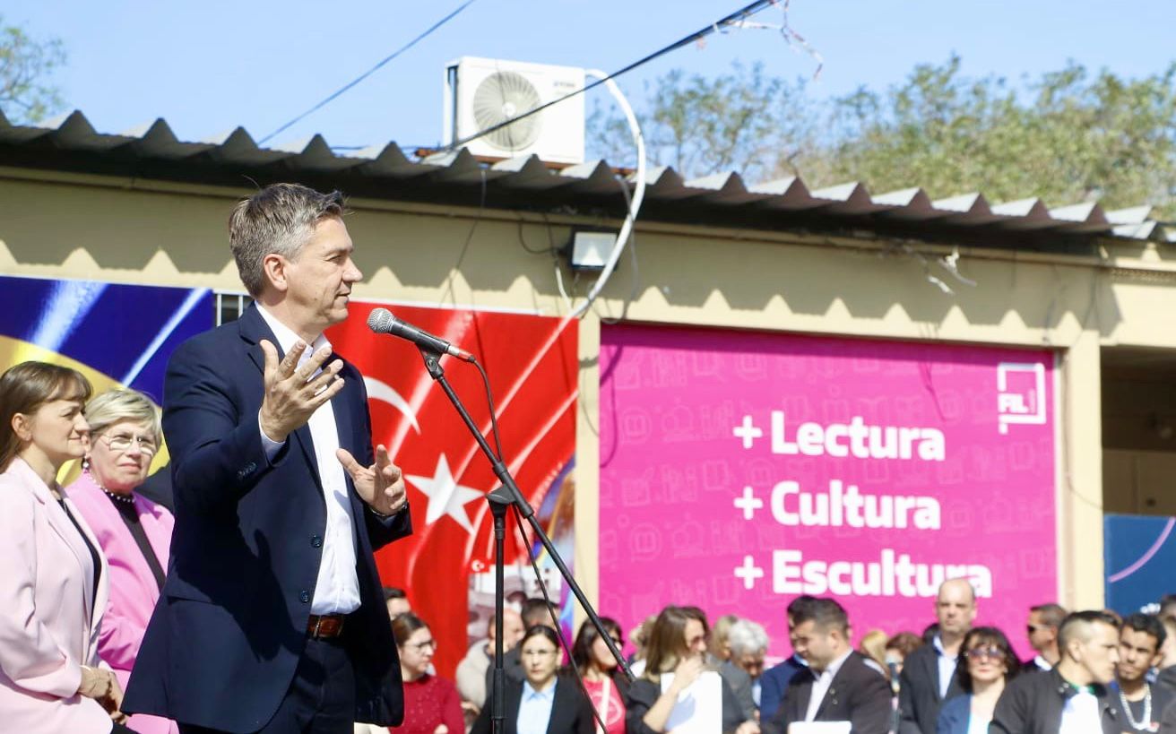 EL GOBERNADOR ZDERO INAUGURÓ DE LA FERIA IBEROAMERICANA DEL LIBRO: “ESTAMOS COMPROMETIDOS CON LA EDUCACIÓN, CON LA CULTURA Y CON NUESTRO CHACO”, MANIFESTÓ.