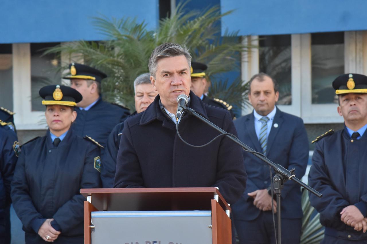 EL GOBERNADOR ZDERO DIO LA BIENVENIDA HOY A LOS 400 FUTUROS AGENTES QUE INICIAN SU FORMACIÓN EN LA ESCUELA DE POLICÍA