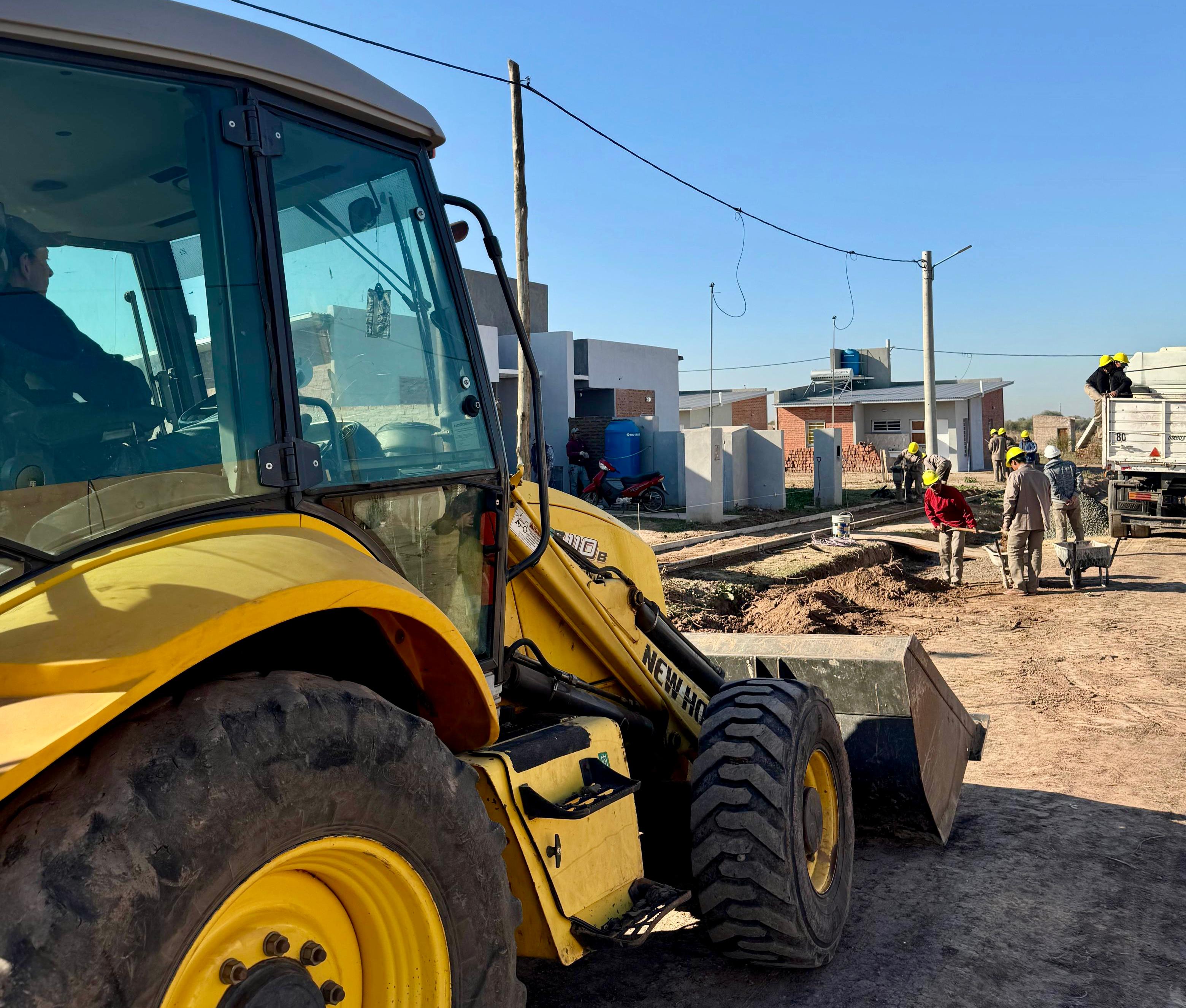 *TRES ISLETAS: CON RECURSOS PROPIOS, EL GOBIERNO PROVINCIAL EJECUTA OBRAS VITALES DE INFRAESTRUCTURA*