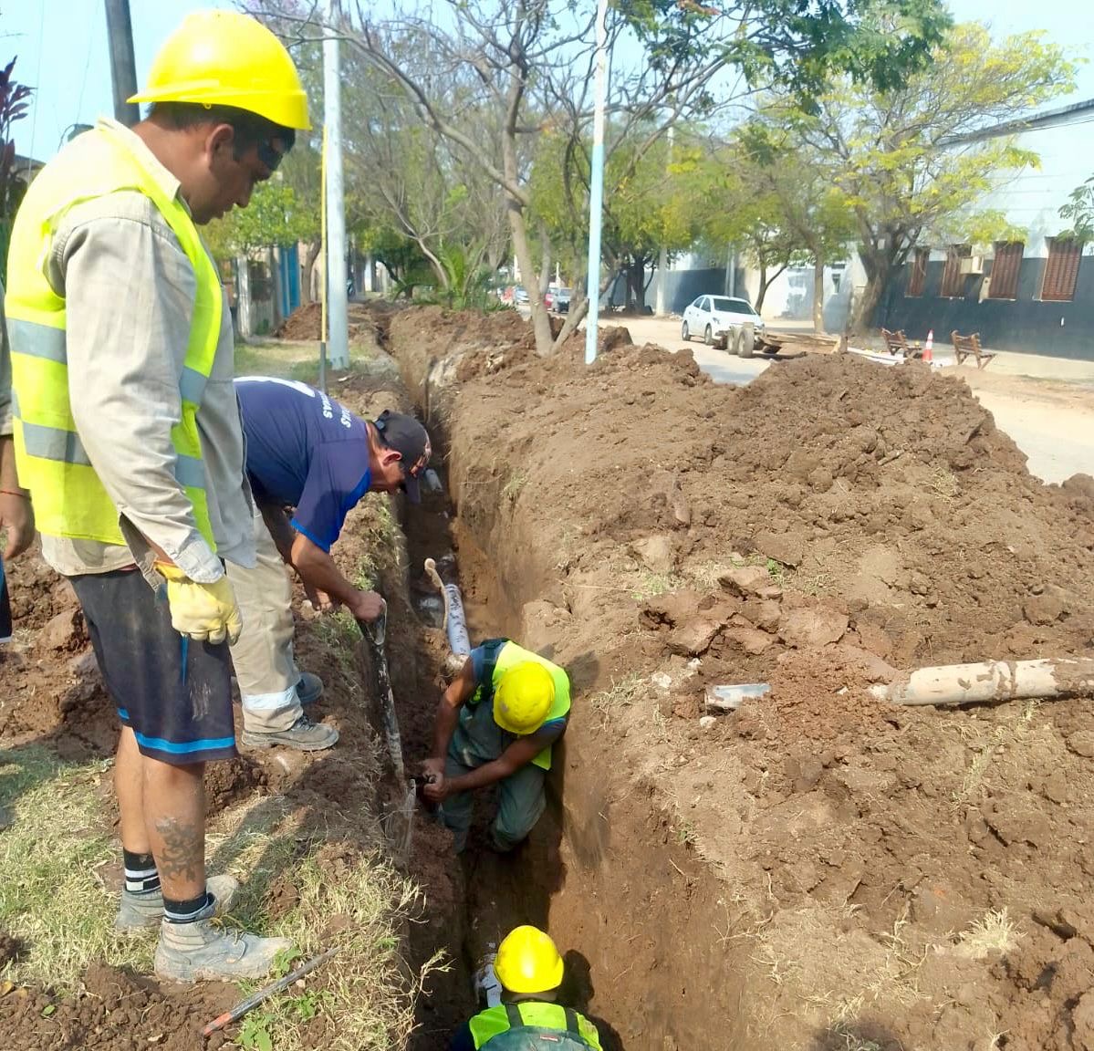 HISTÓRICO: DESPUÉS DE 25 AÑOS, SAMEEP INICIÓ LOS TRABAJOS DE REINSERCIÓN DE CAÑOS EN EL SISTEMA CLOACAL DE SÁENZ PEÑA