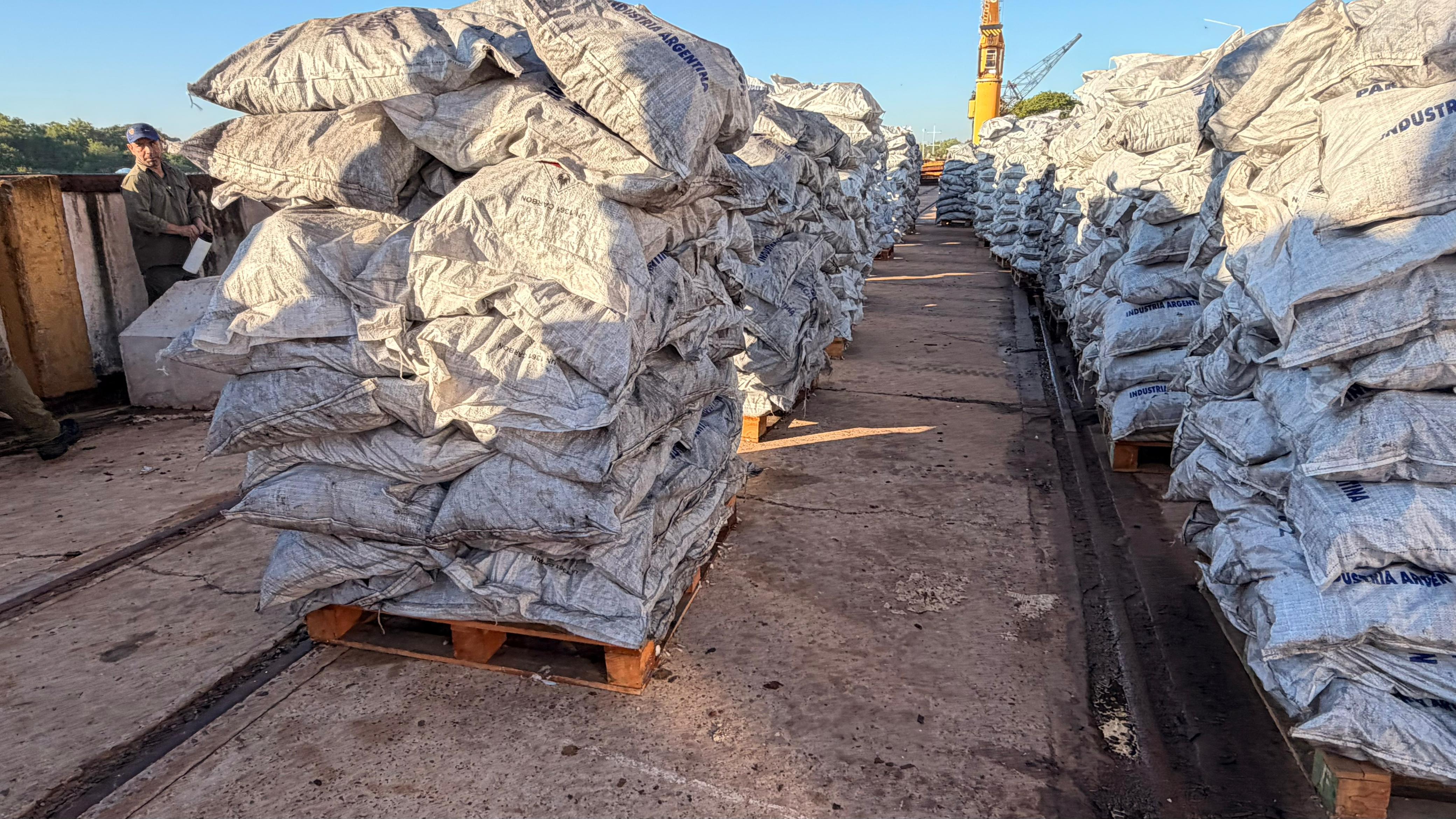 EL PUERTO DE BARRANQUERAS CONSOLIDA EXPORTACI&Oacute;N DE CARB&Oacute;N VEGETAL CON DESTINO A EUROPA