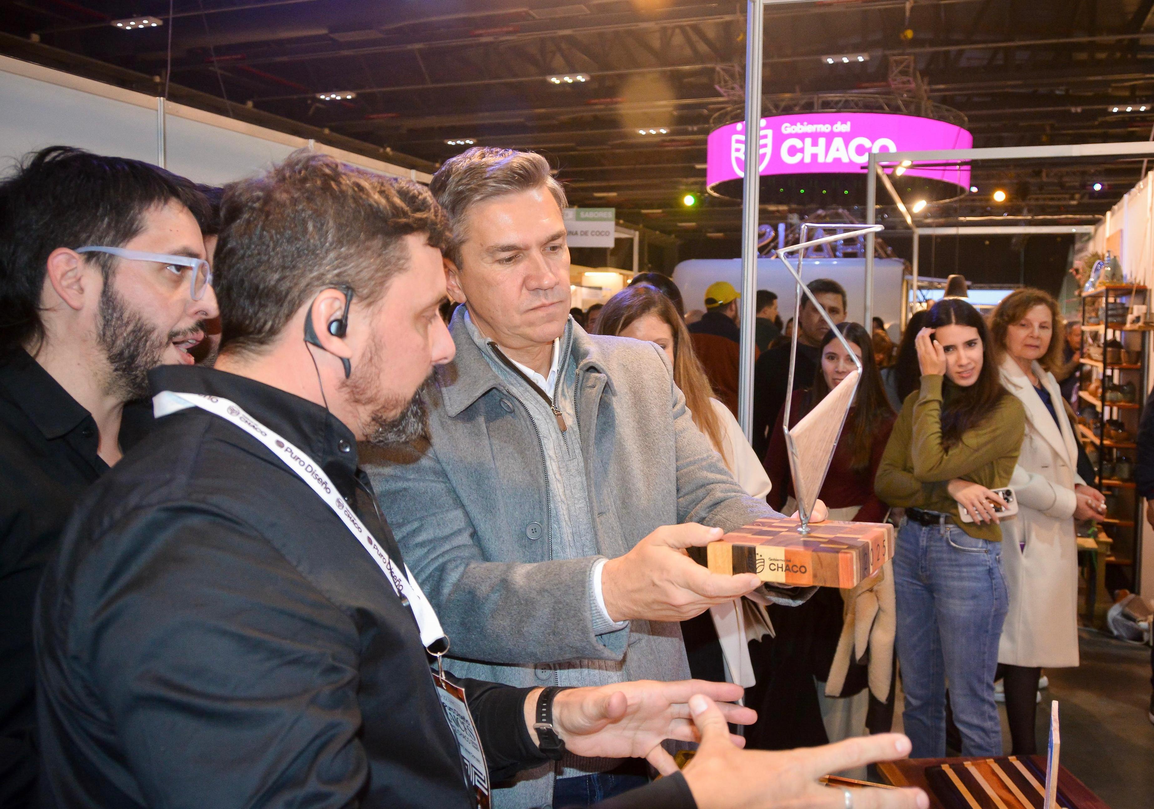 EL GOBERNADOR ZDERO ACOMPAÑÓ LA APERTURA DE LA FERIA PURO DISEÑO RAÍCES EDICIÓN CHACO