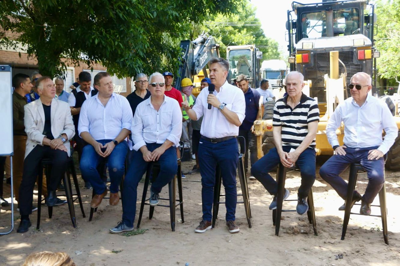 RESISTENCIA: EL GOBERNADOR ZDERO ANUNCIÓ LA PAVIMENTACIÓN DE CALLES, EN VILLA SAN MARTÍN