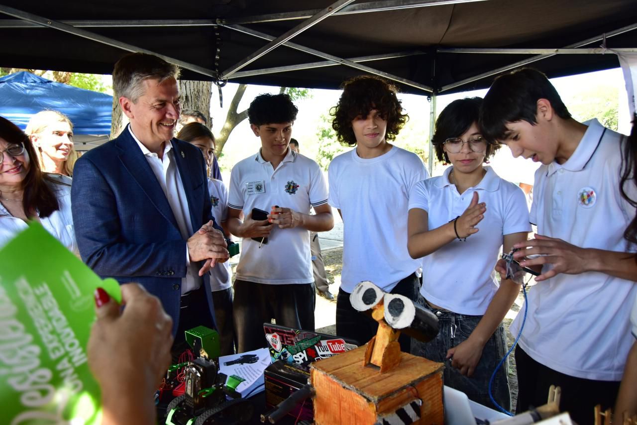 EL GOBERNADOR ZDERO ACOMPAÑÓ EL INICIO DE LA EXPO TEC Y AUTOTEC QUE REVALORIZA A LAS ESCUELAS TÉCNICAS