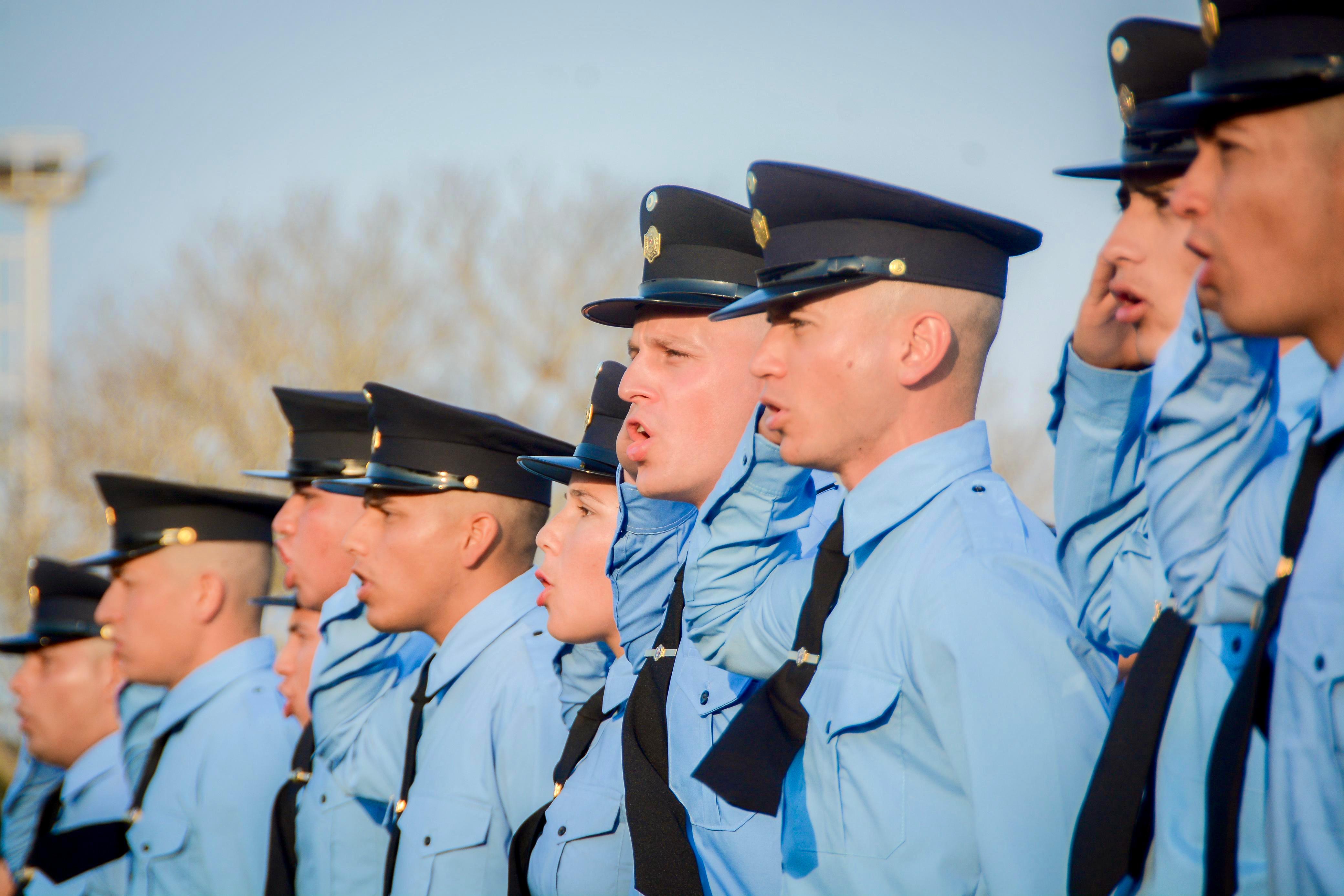 VUELTA DE PÁGINA Y PUESTA EN VALOR DE LA TAREA POLICIAL: EL GOBERNADOR ZDERO TOMÓ JURAMENTO A LOS NUEVOS EGRESADOS DE LA ESCUELA DE POLICÍA DEL CHACO