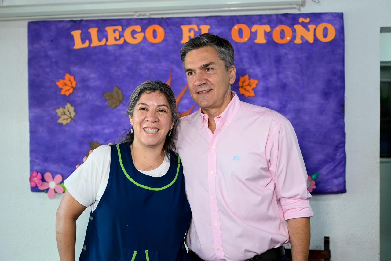 MÁS RECURSOS PARA LAS AULAS: EL GOBERNADOR ZDERO ENTREGÓ ELEMENTOS A INSTITUCIONES EDUCATIVAS