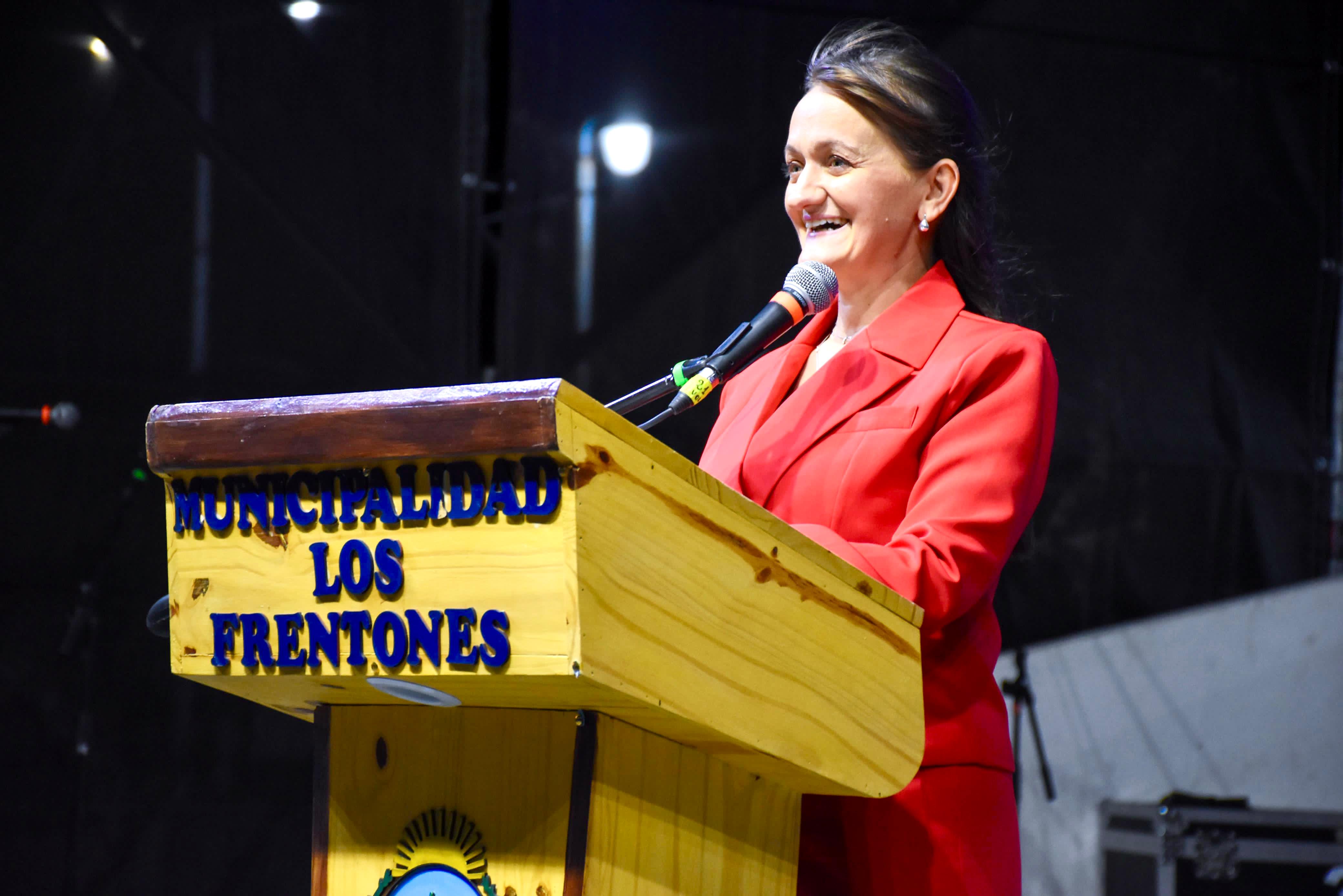 *90 AÑOS DE LOS FRENTONES: LA VICEGOBERNADORA SCHNEIDER PRESIDIÓ EL ACTO ANIVERSARIO CON IMPORTANTES OBRAS PARA LA COMUNIDAD*