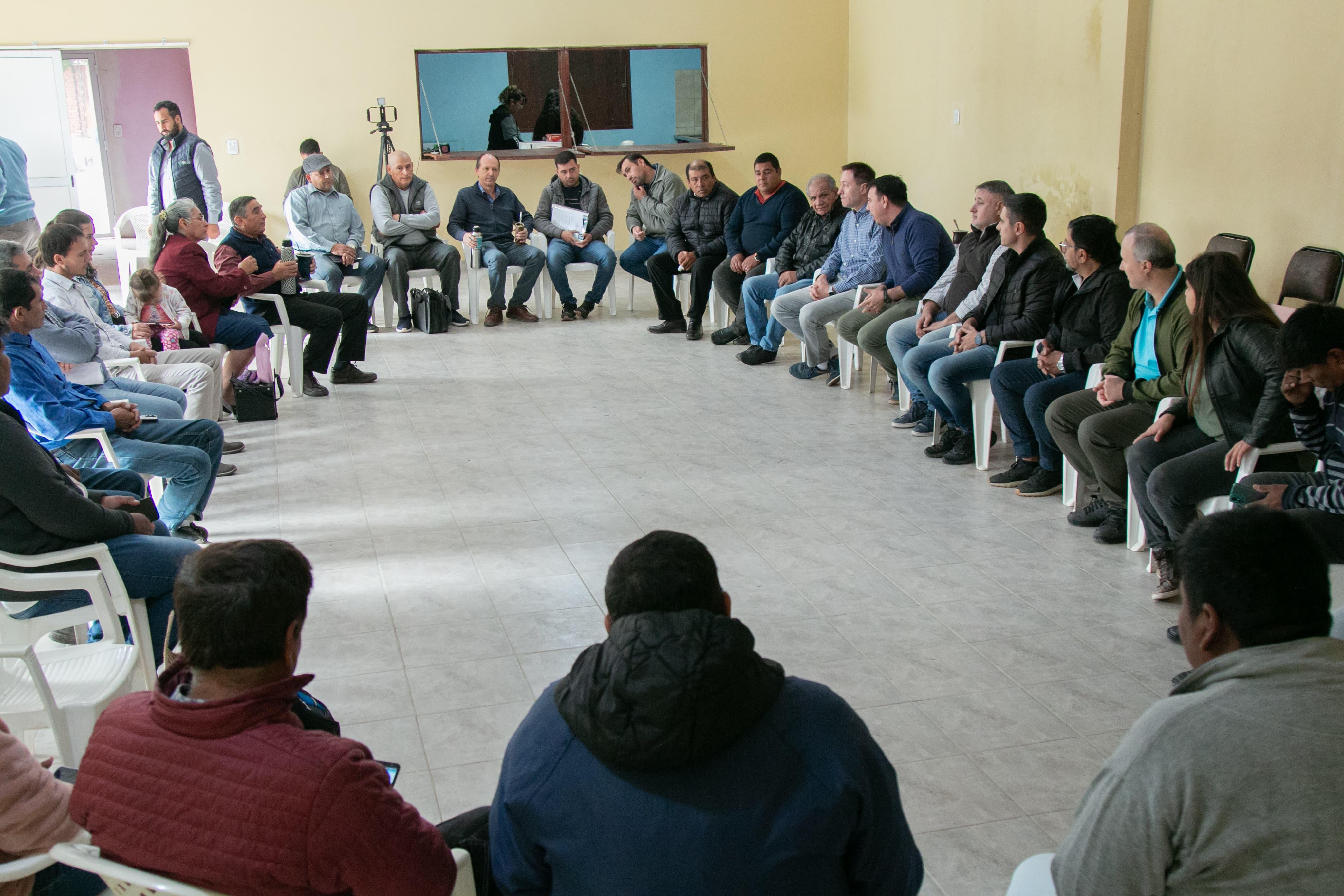 _Legislativas 2025_  *MIRAFLORES: LOS CANDIDATOS A DIPUTADOS PROVINCIALES, JULIO FERRO Y JORGE GÓMEZ, JUNTO A RESICO LLEVARON LA PROPUESTA DE ORDEN Y CAMBIO QUE IMPULSA EL GOBERNADOR*