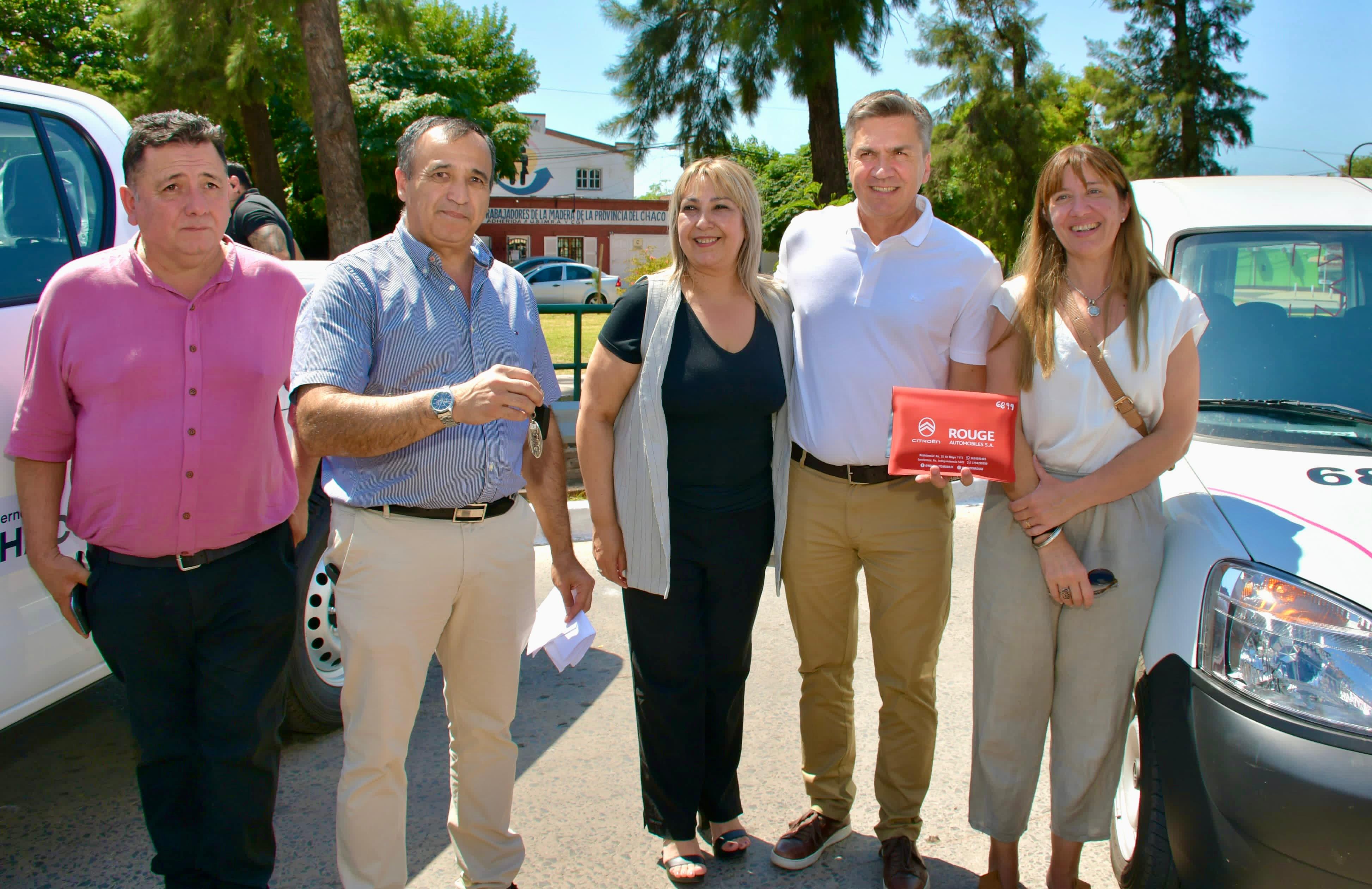 *EL GOBERNADOR ZDERO ENTREGÓ NUEVAS AMBULANCIAS PARA LOS HOSPITALES DE TACO POZO, QUITILIPI, SÁENZ PEÑA Y PAMPA DEL INFIERNO*