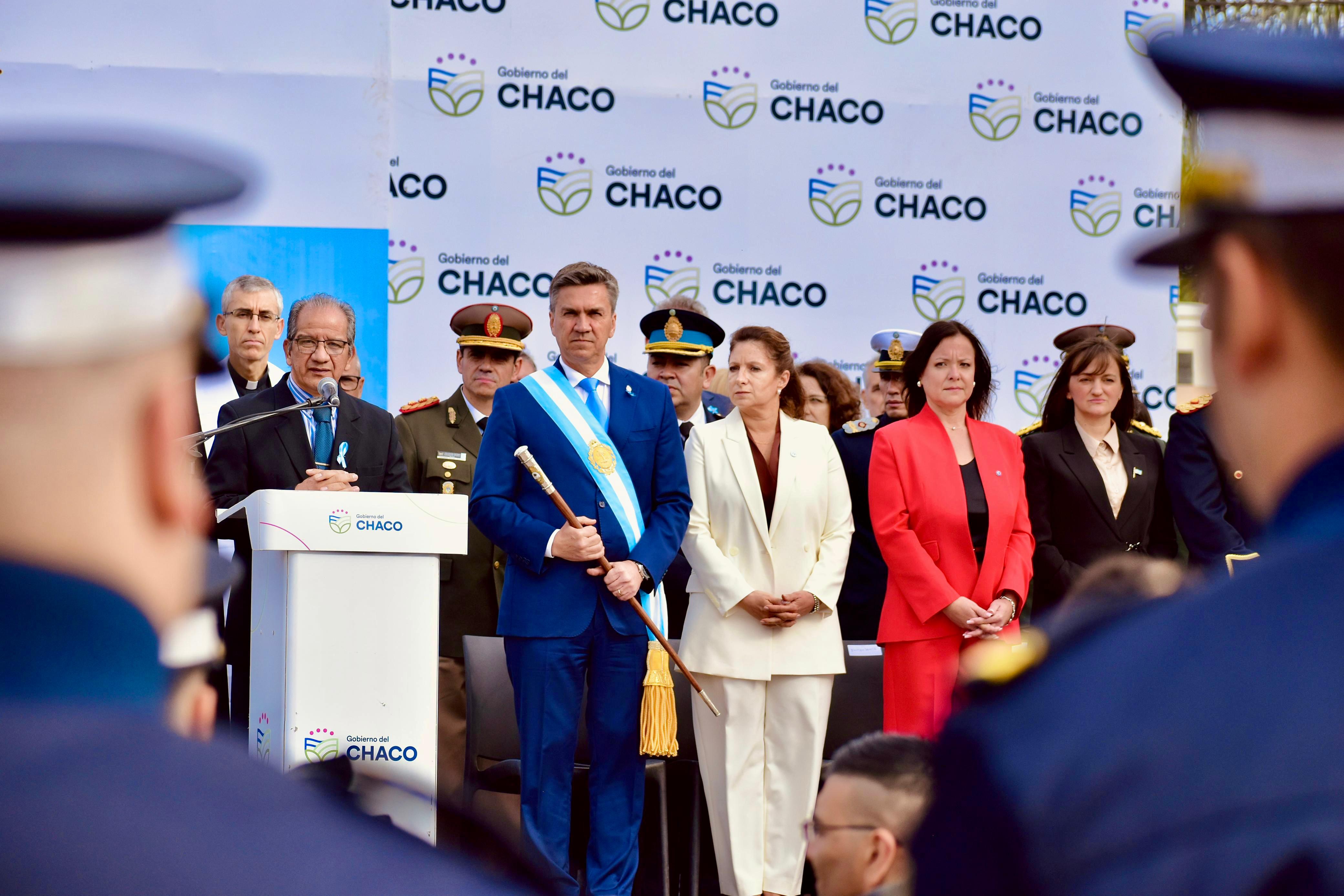 *TRES ISLETAS: EL GOBERNADOR ZDERO ACOMPAÑÓ EL ACTO CENTRAL POR EL DÍA DE LA INDEPENDENCIA ARGENTINA*