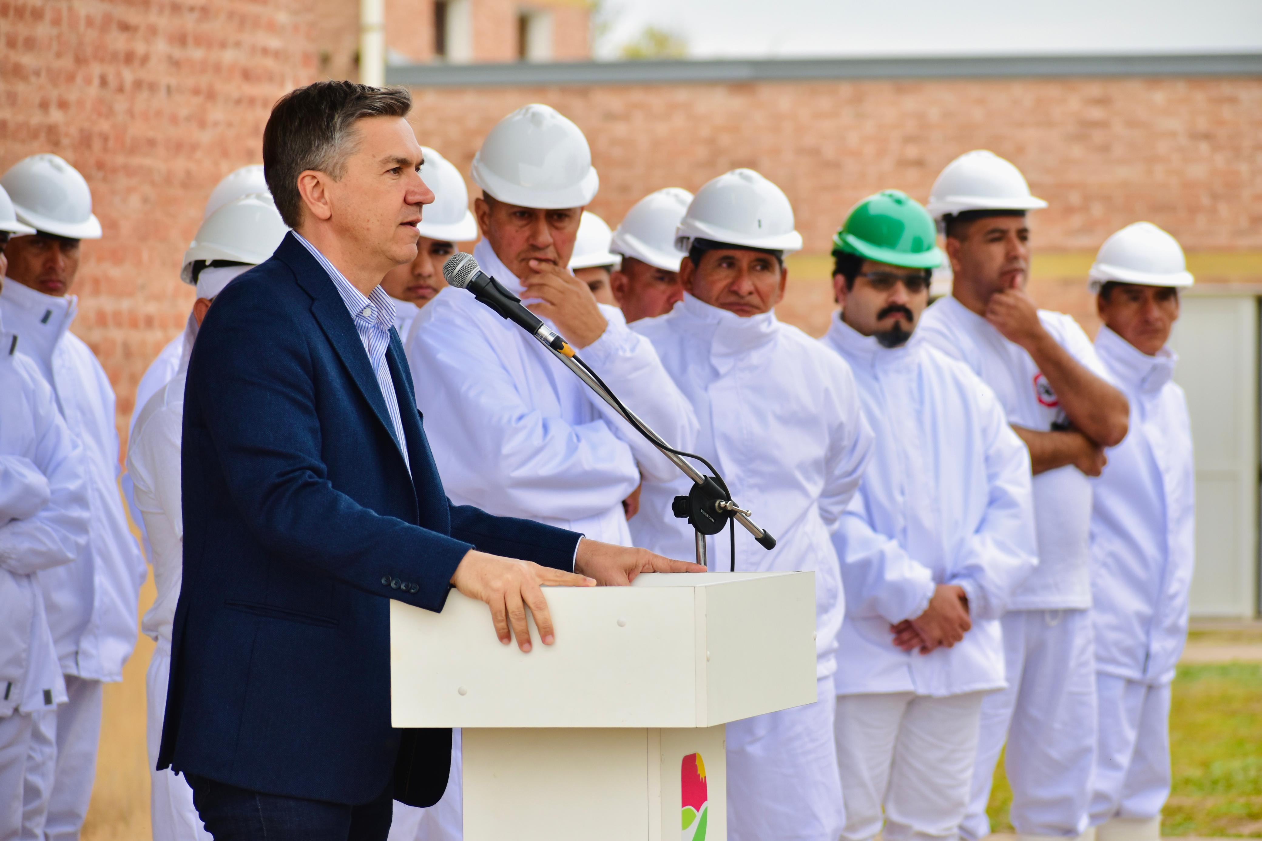 *HISTÓRICO: EL GOBERNADOR ZDERO PUSO EN MARCHA EL FRIGORÍFICO CAPRINO CHAQUEÑO*