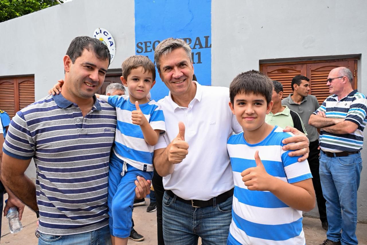 *TRES ISLETAS: EL GOBERNADOR ZDERO ACOMPA&Ntilde;&Oacute; LOS 90 A&Ntilde;OS DEL CLUB V&Eacute;LEZ SARSFIELD Y ENTREG&Oacute; EQUIPAMIENTO DEPORTIVO*