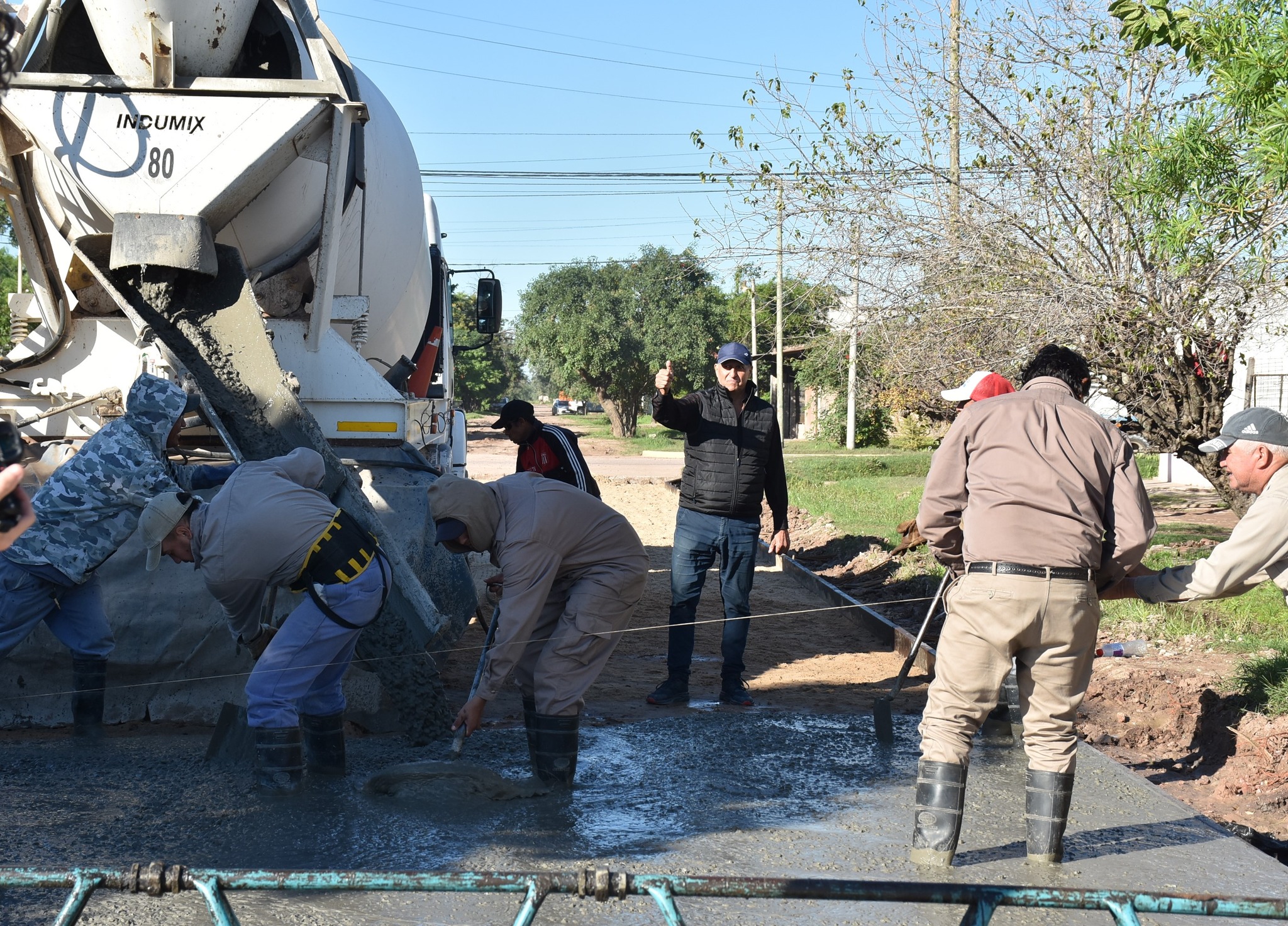 LA MUNICIPALIDAD DE VILLA ÁNGELA COMPLETA LA PAVIMENTACIÓN DE LA CALLE TUCUMÁN Y ANUNCIA NUEVOS FRENTES DE OBRA