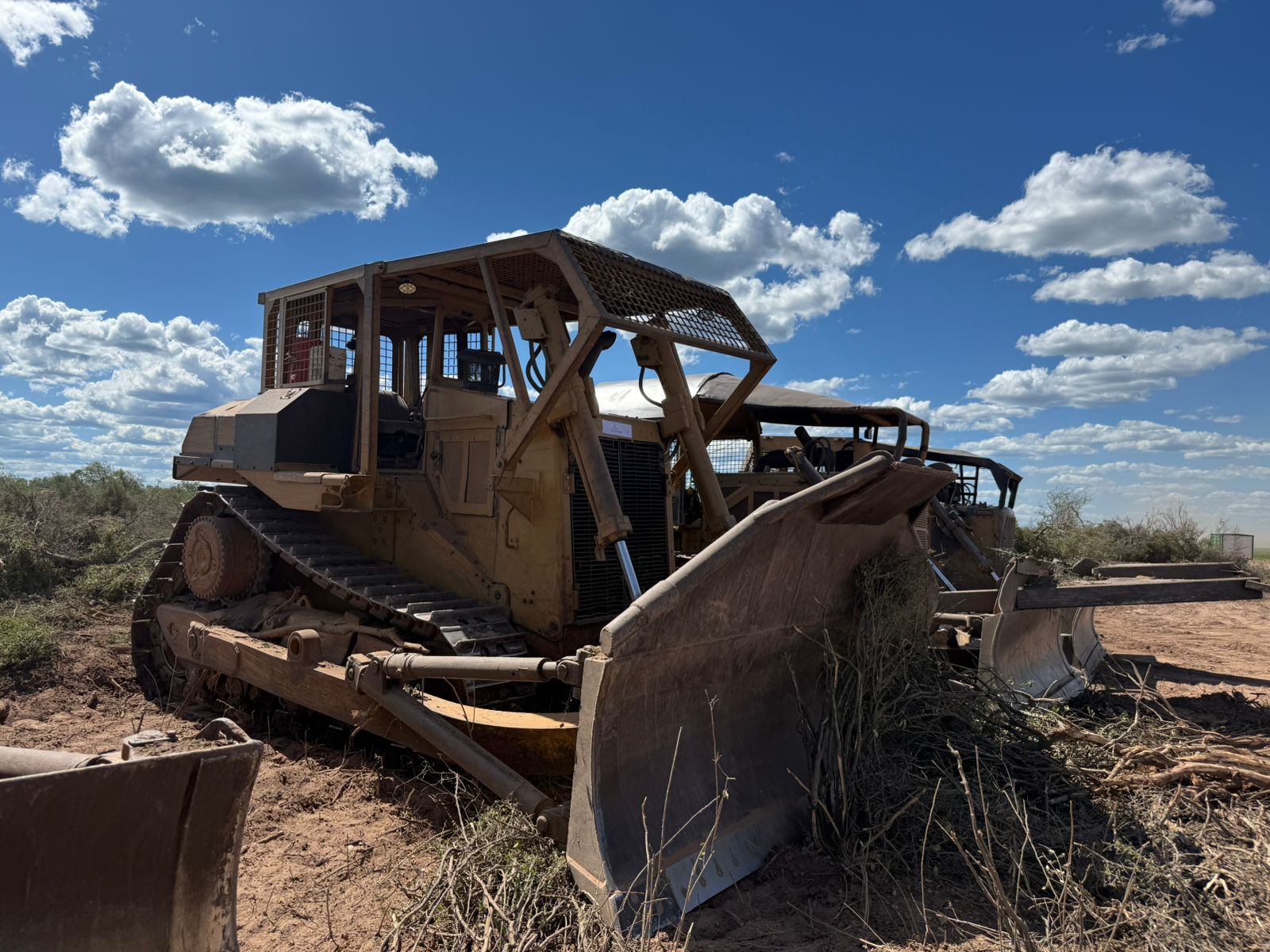 *LOS FRENTONES: SECUESTRARON 4 TOPADORAS, TRAS DETECTAR UN DESMONTE ILEGAL  DE 550 HECT&Aacute;REAS*