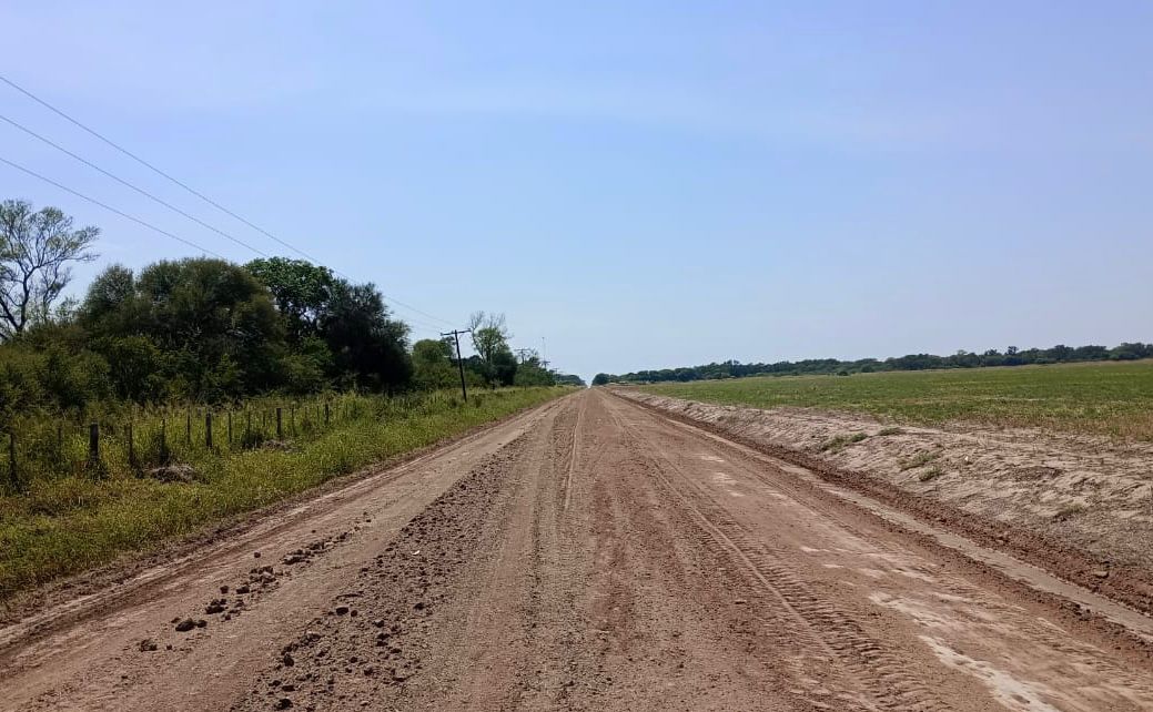 MEJORAMIENTO DE CAMINOS: EL GOBIERNO PROVINCIAL TRABAJA EN DISTINTOS PARAJES DEL INTERIOR