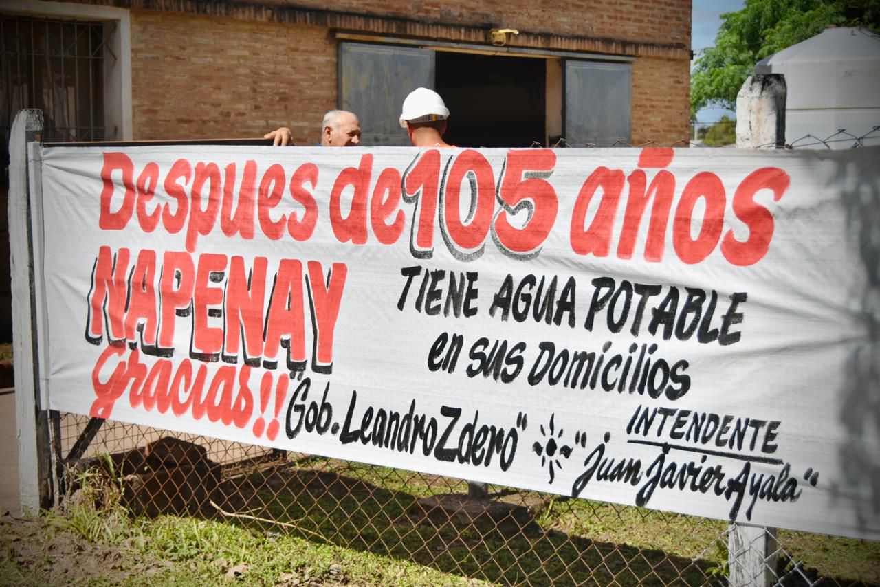 *DESPU&Eacute;S DE 105 A&Ntilde;OS,      EL AGUA POTABLE LLEG&Oacute; A LAS CASAS DE NAPENAY*
