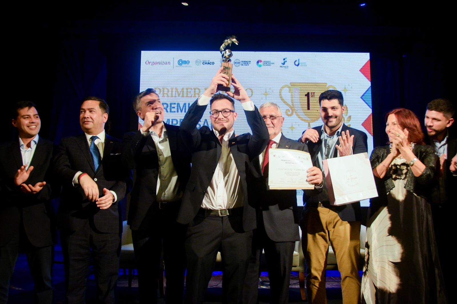 EL GOBERNADOR ZDERO ACOMPAÑÓ LA ENTREGA DEL PREMIO EMPRESARIO JOVEN ARGENTINO 2025