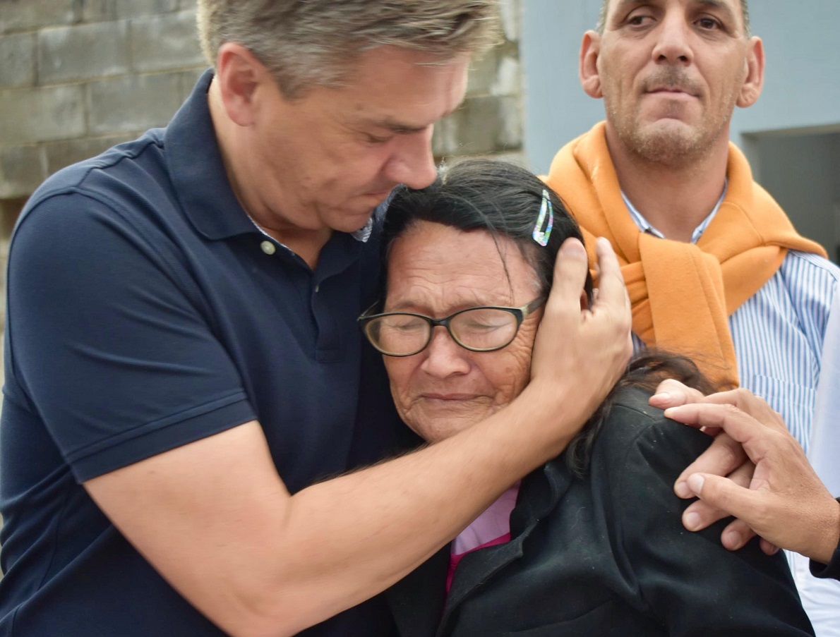 LOS SUEÑOS SE CUMPLEN: EL GOBERNADOR ZDERO ENTREGÓ VIVIENDAS A FAMILIAS DE FONTANA