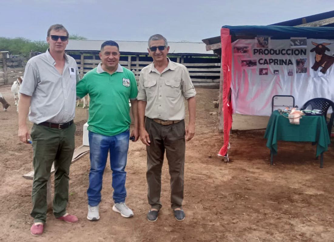 *PROGANO ENTREGÓ NÚCLEOS GENÉTICOS CAPRINOS A LA ESCUELA AGROPECUARIA DE TACO POZO*