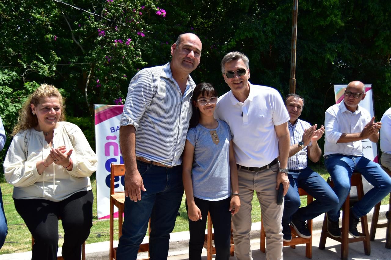 BASAIL: EL GOBERNADOR ZDERO ENTREGÓ UNA NUEVA AMBULANCIA Y ANTEOJOS, DEL PROGRAMA “VER PARA SER LIBRES”