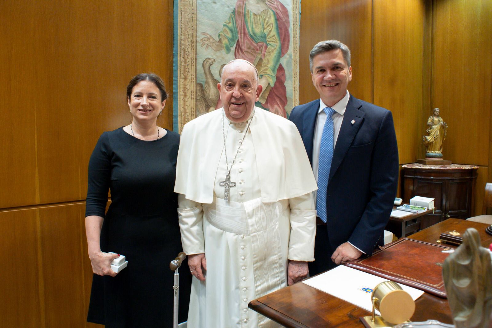 ENCUENTRO DEL GOBERNADOR ZDERO CON EL PAPA FRANCISCO: “EL SANTO PADRE ENVIÓ BENDICIONES PARA TODOS LOS CHAQUEÑOS”